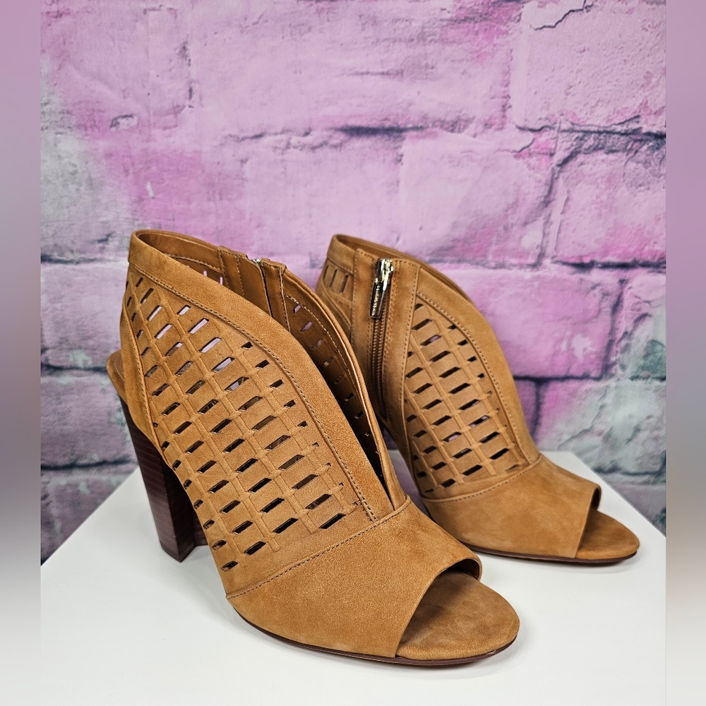 NWOT Vince Camuto Korsta Suede Perforated Block Heel - Sadle Brown